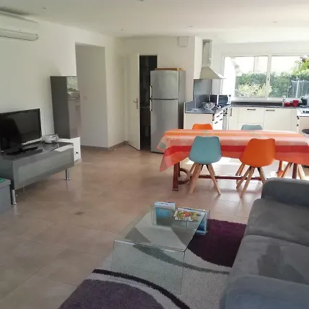 Au Domaine De Lea Hyeres