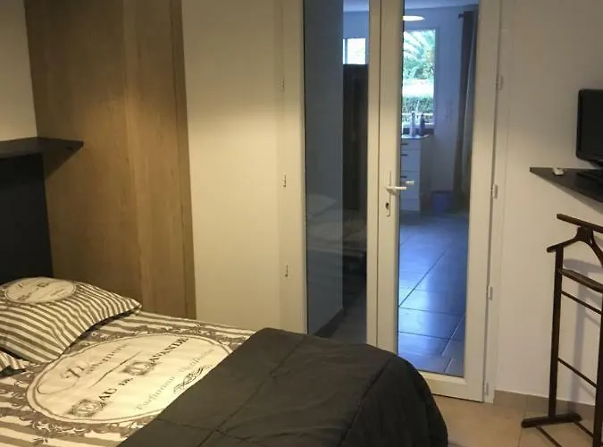 Au Domaine De Lea Apartment *